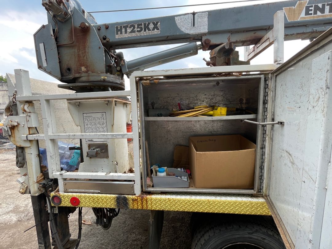 2003 FORD F-550 Service/Crane Truck - view 15 of 27