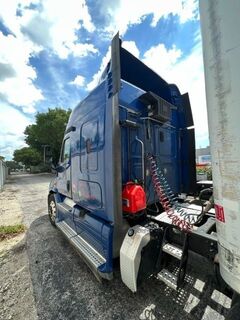 2012 FREIGHTLINER Cascadia - Image 6