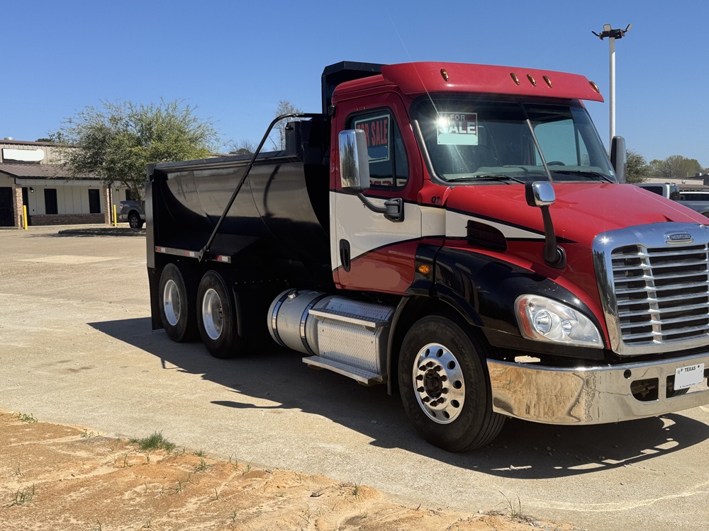 2018 FREIGHTLINER Cascadia - view 2 of 25