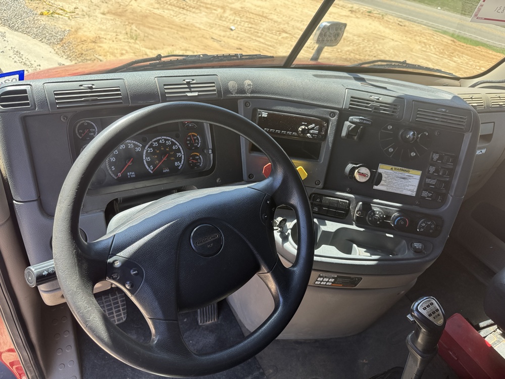 2018 FREIGHTLINER Cascadia - Image 14