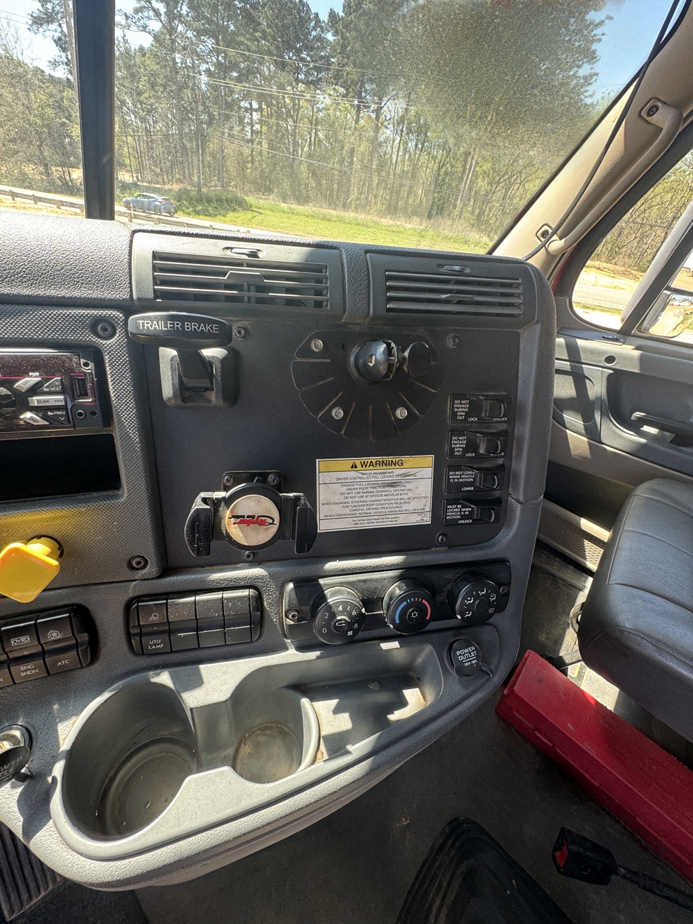 2018 FREIGHTLINER Cascadia - Image 17