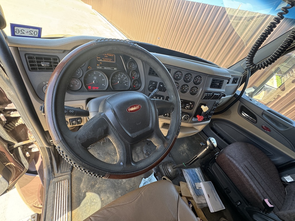 2014 PETERBILT 579 - Image 12