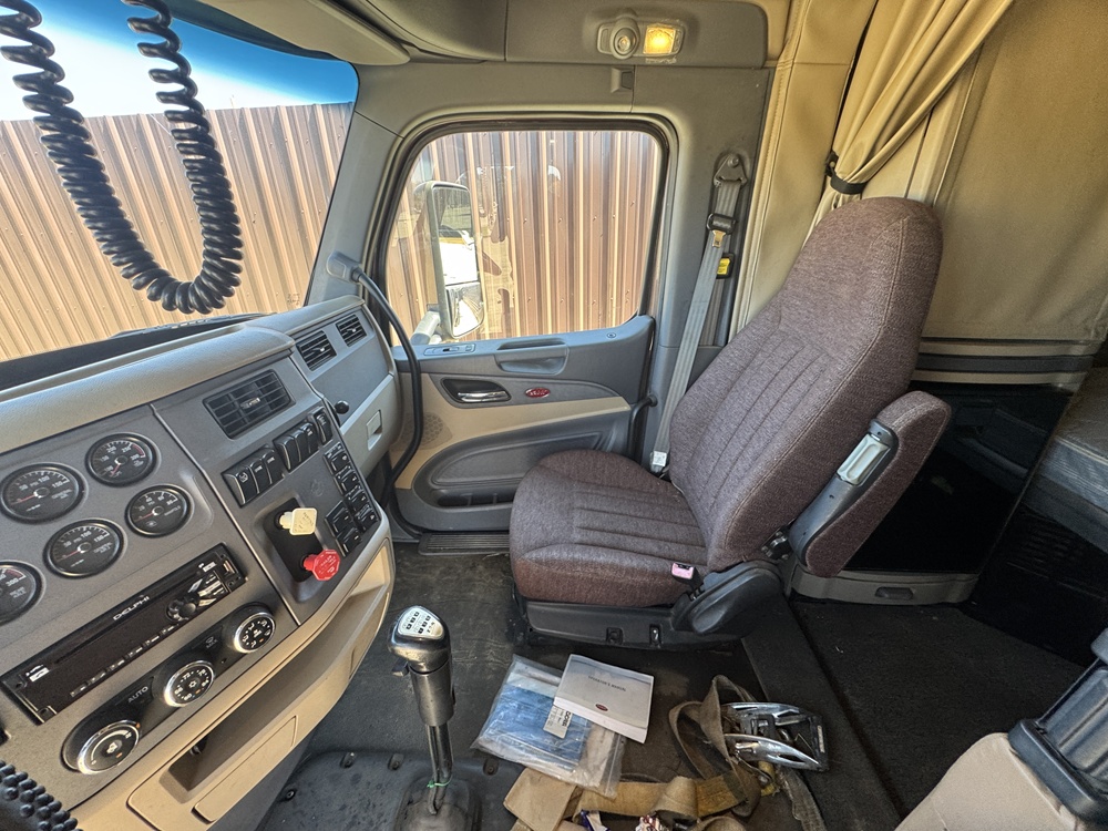 2014 PETERBILT 579 - Image 15