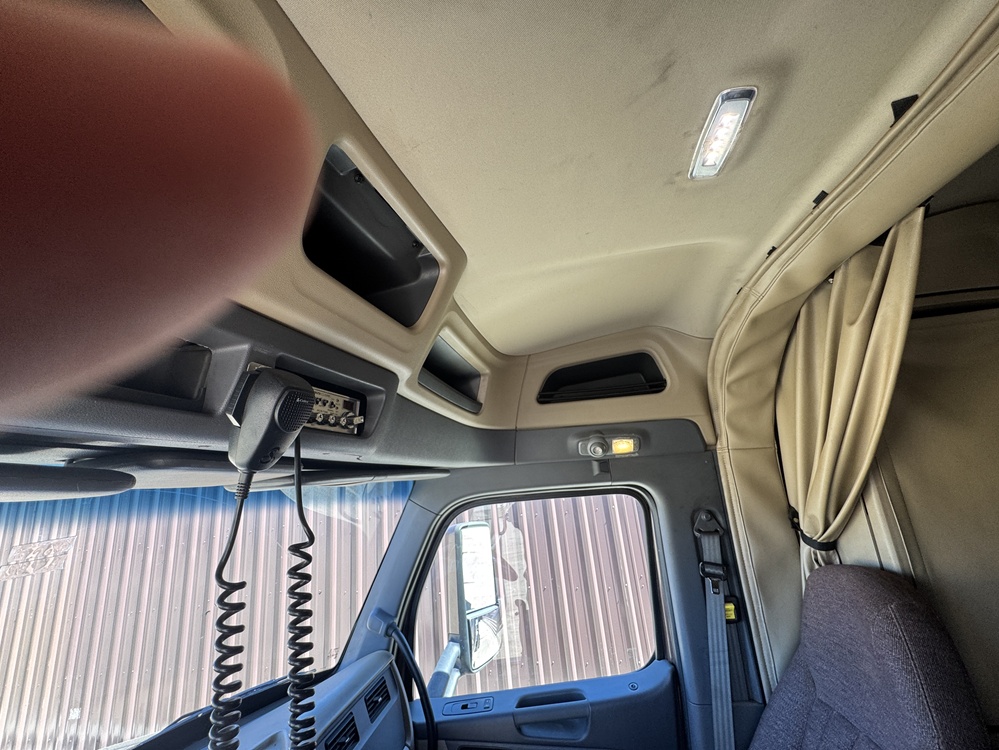 2014 PETERBILT 579 - Image 38