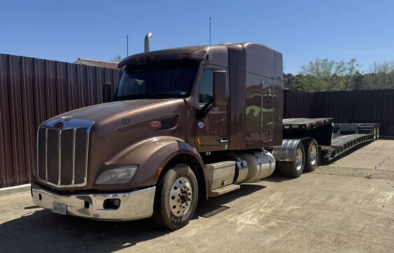 2014 PETERBILT 579 - view 2 of 50
