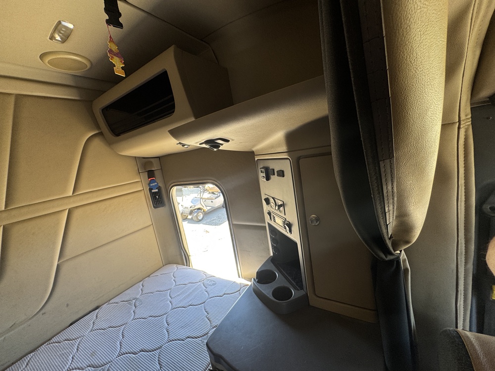 2014 PETERBILT 579 - Image 45