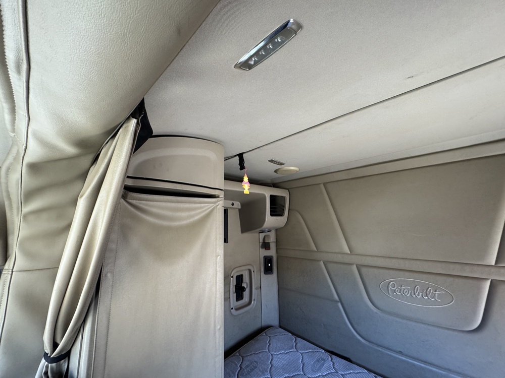 2014 PETERBILT 579 - Image 48