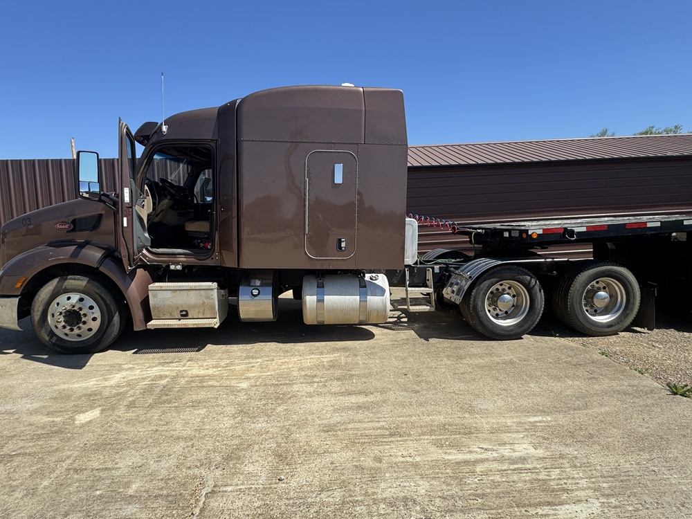 2014 PETERBILT 579 - Image 4