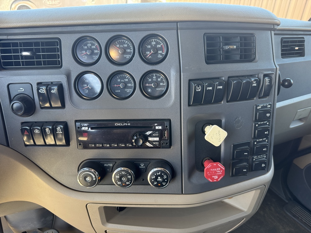 2014 PETERBILT 579 - Image 34