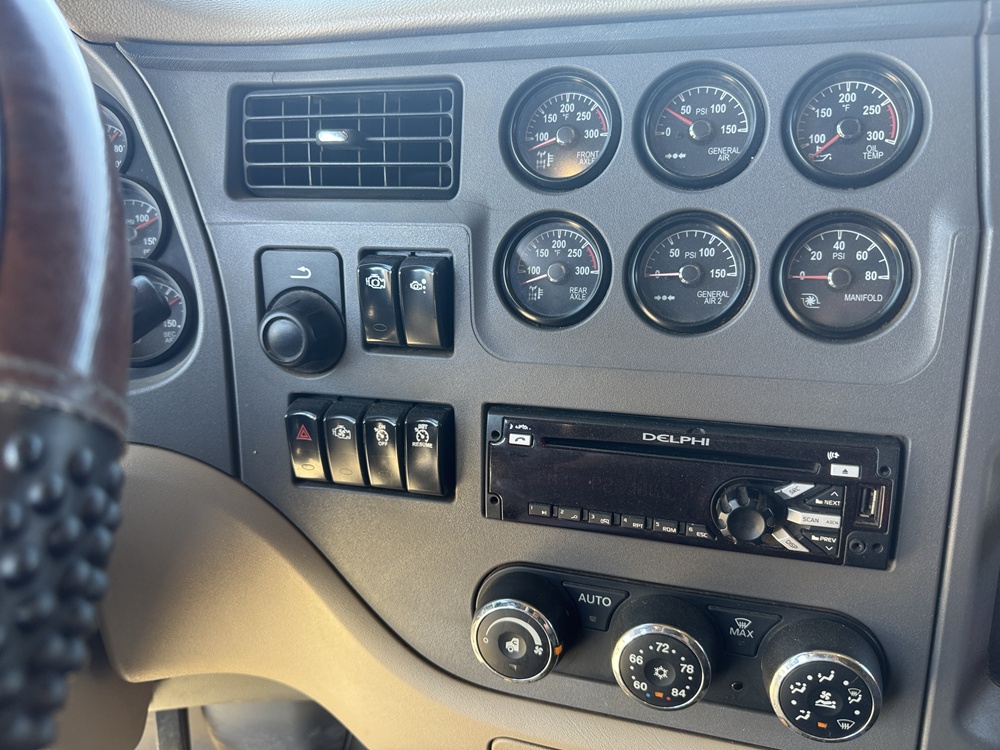 2014 PETERBILT 579 - Image 35