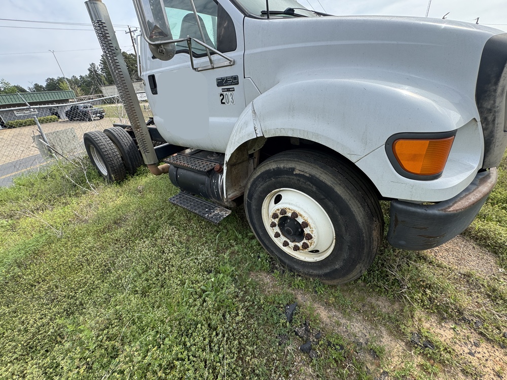 2006 FORD F750 SUPER DUTY 4X2 - view 2 of 25