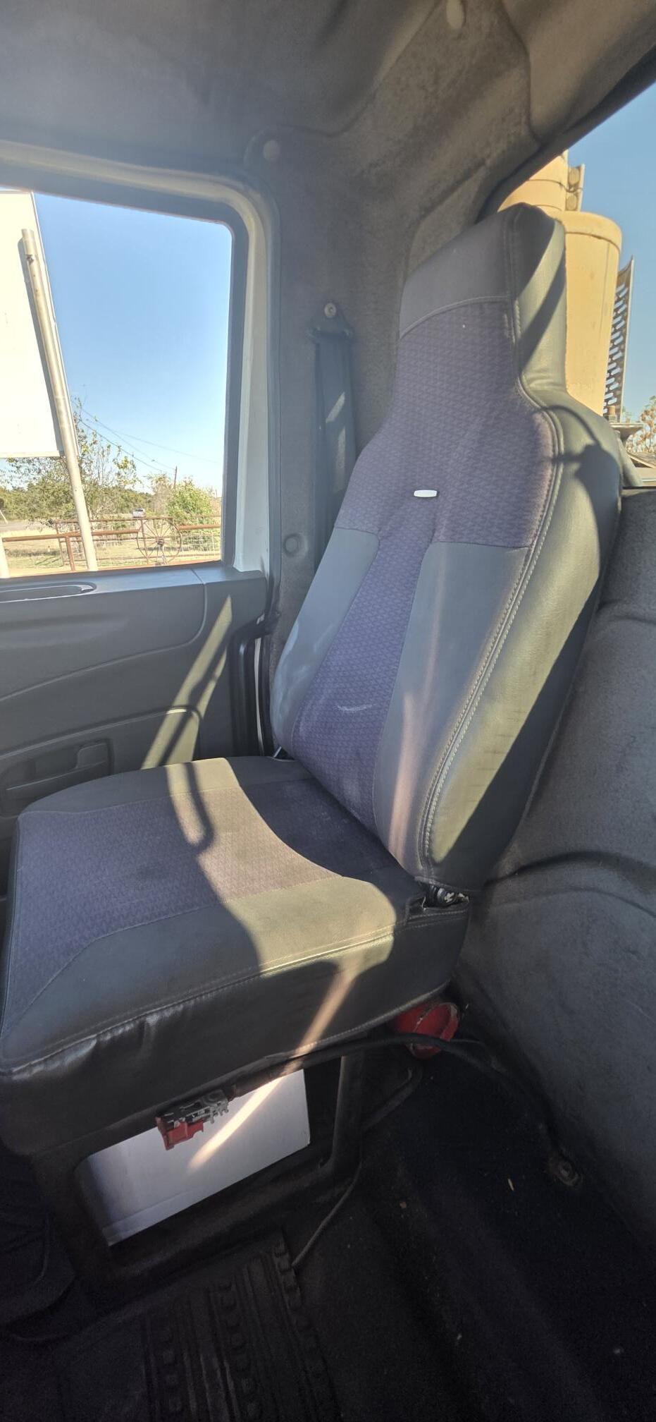 2014 INTERNATIONAL 8600 SBA 6x4 - Image 33