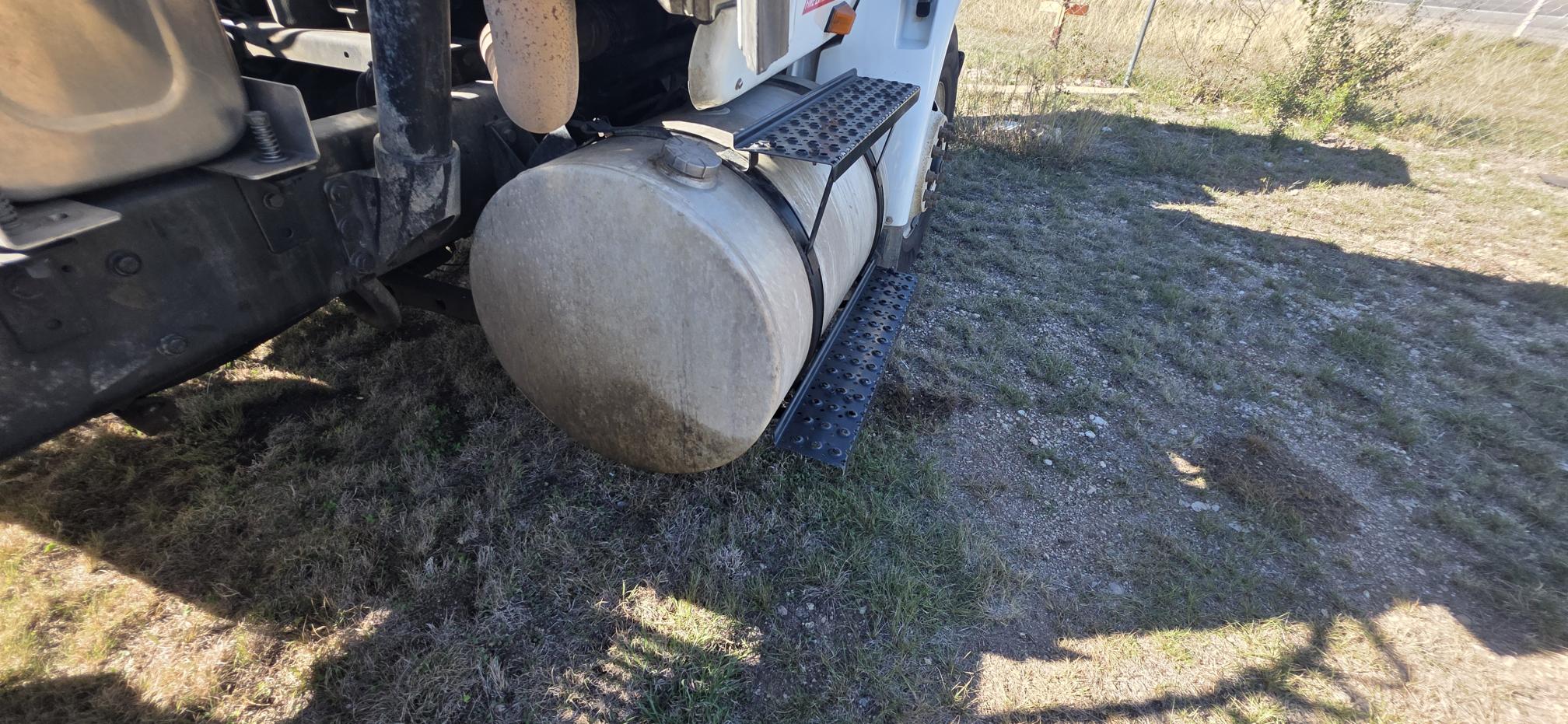 2014 INTERNATIONAL 8600 SBA 6x4 - Image 46