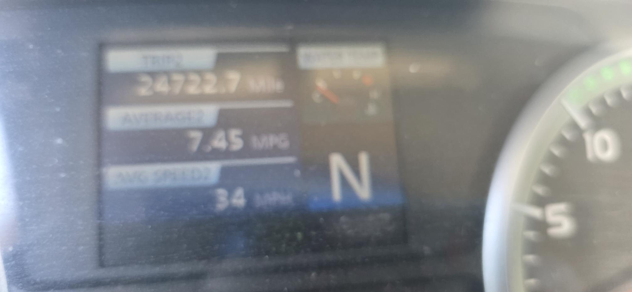 2011 HINO 258 - Image 8