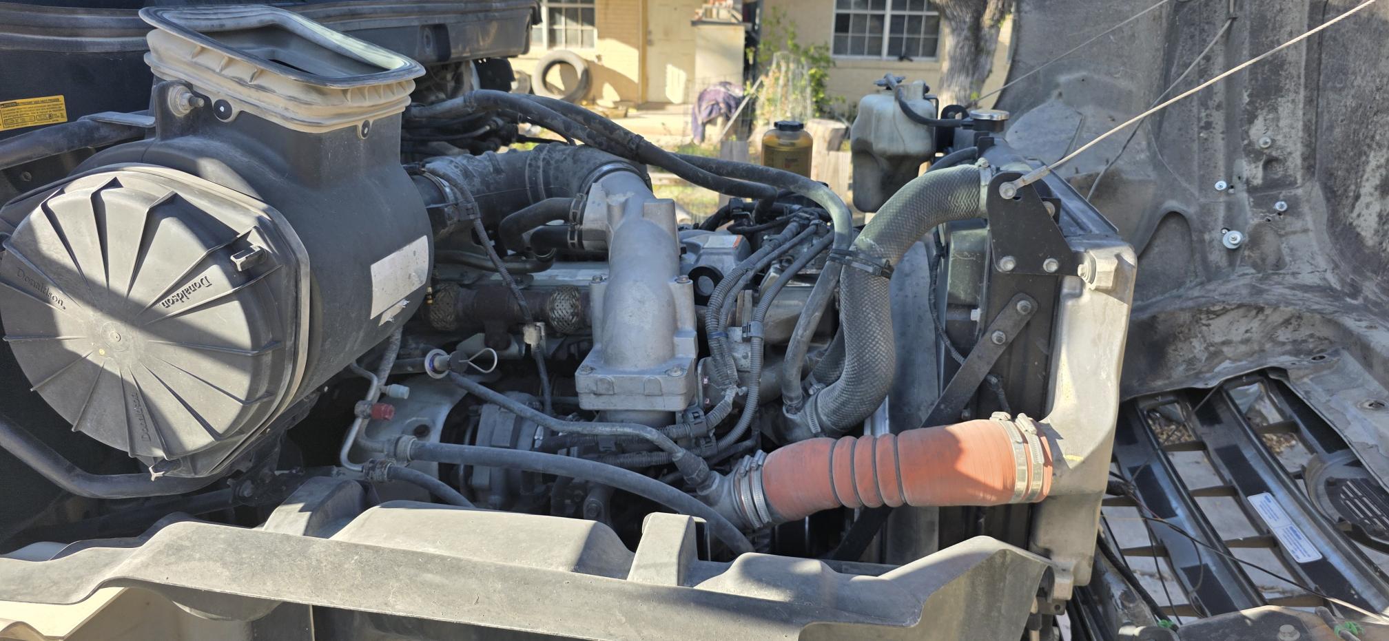 2011 HINO 258 - Image 10