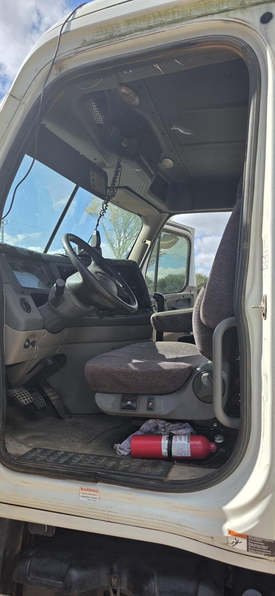 2012 FREIGHTLINER Cascadia - view 12 of 55