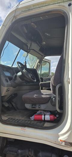 2012 FREIGHTLINER Cascadia - Image 12