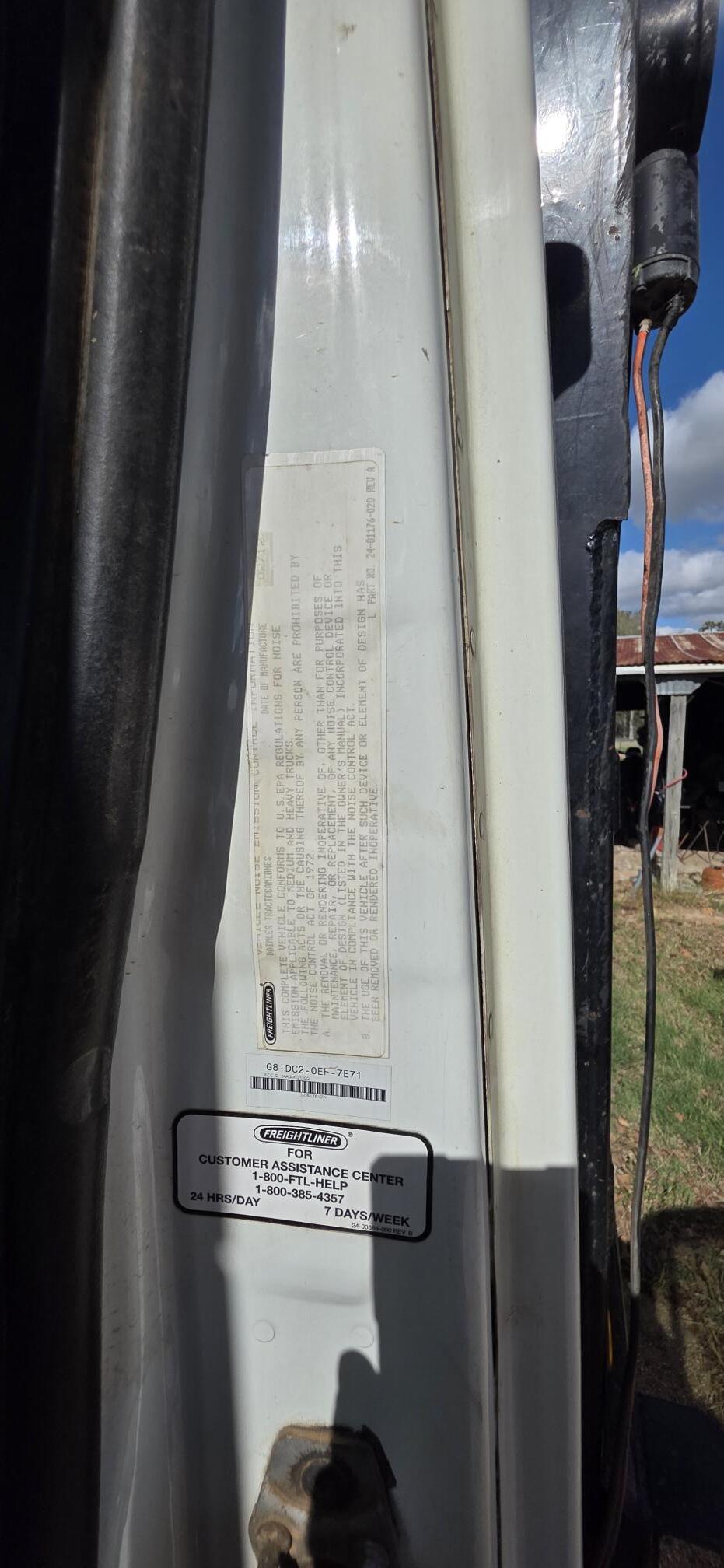 2012 FREIGHTLINER Cascadia - Image 14