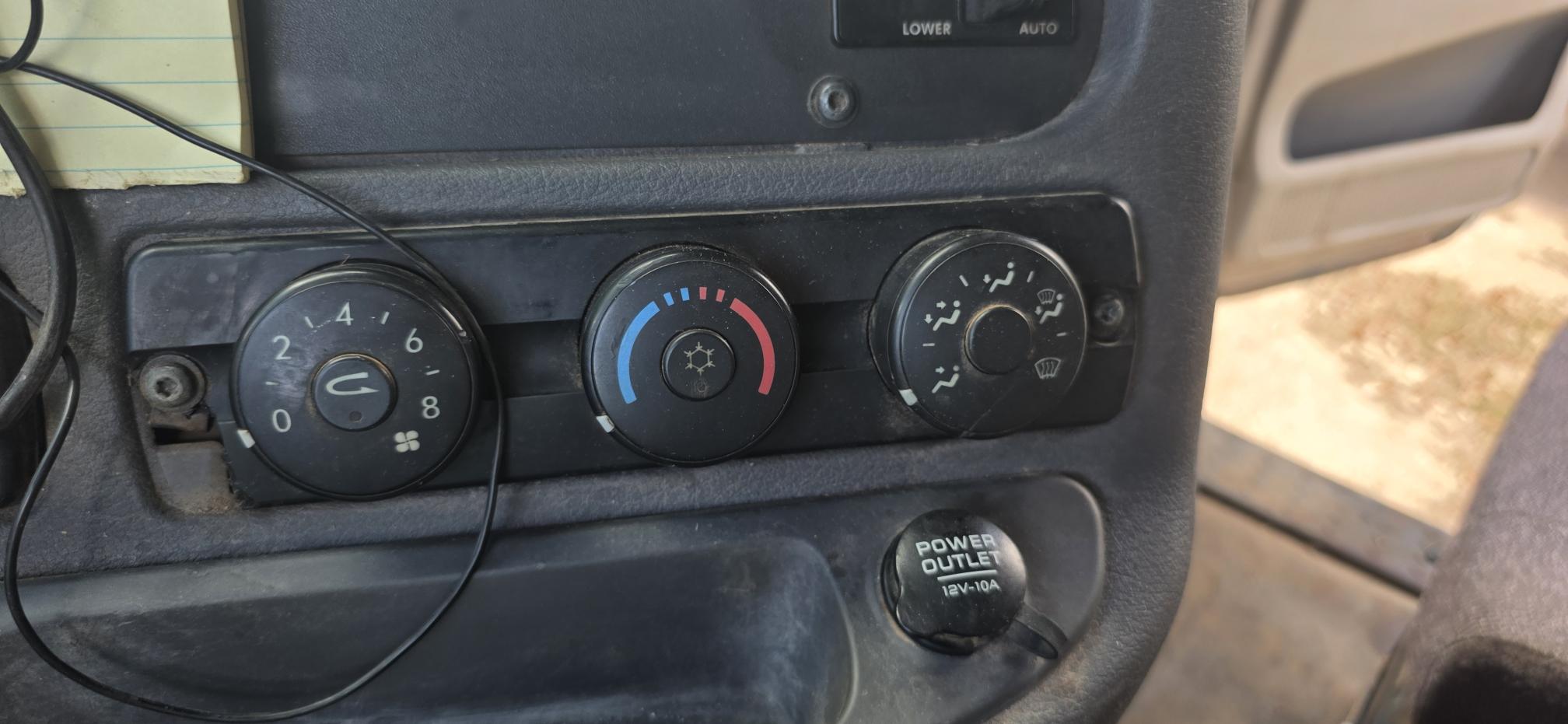 2012 FREIGHTLINER Cascadia - Image 21