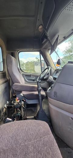 2012 FREIGHTLINER Cascadia - Image 29