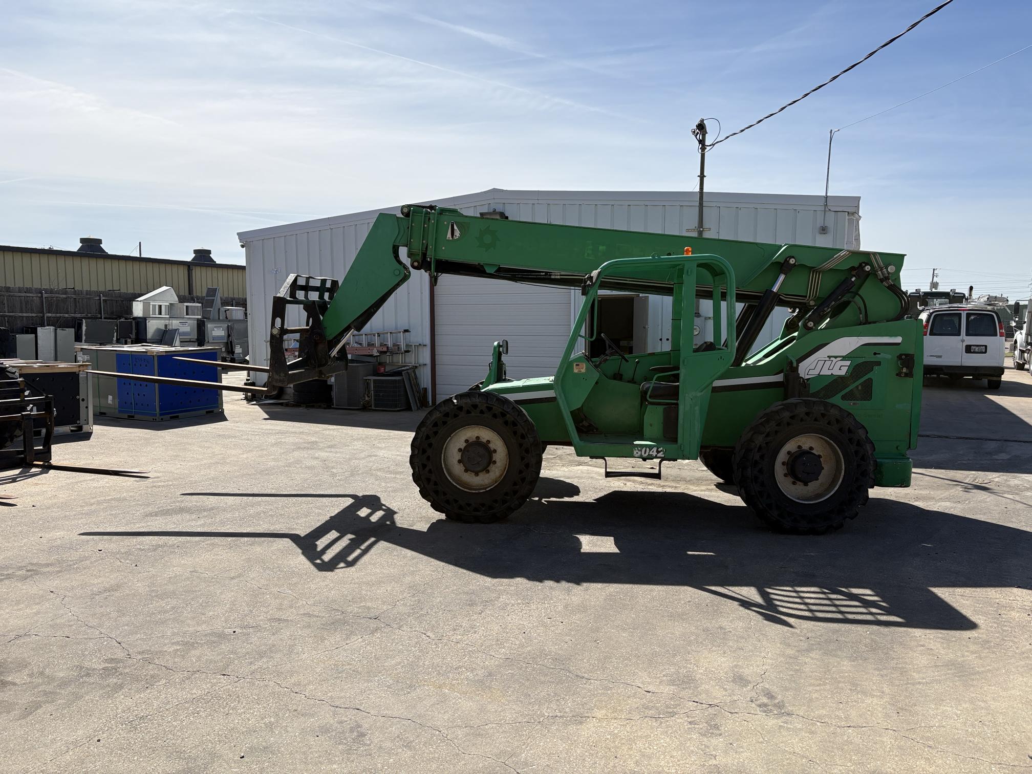 2014 JLG 6042 - Image 2