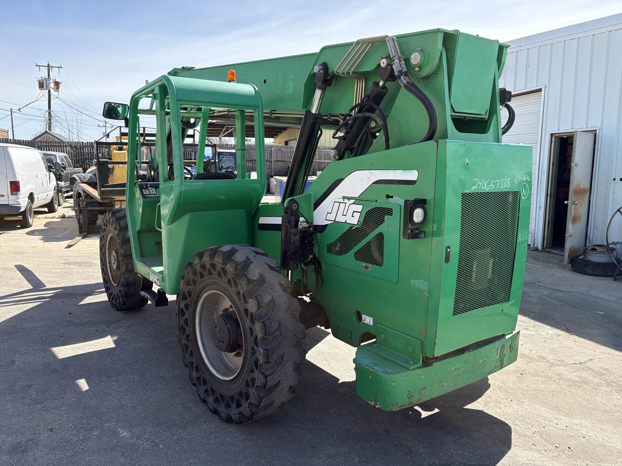 2014 JLG 6042 - view 3 of 49