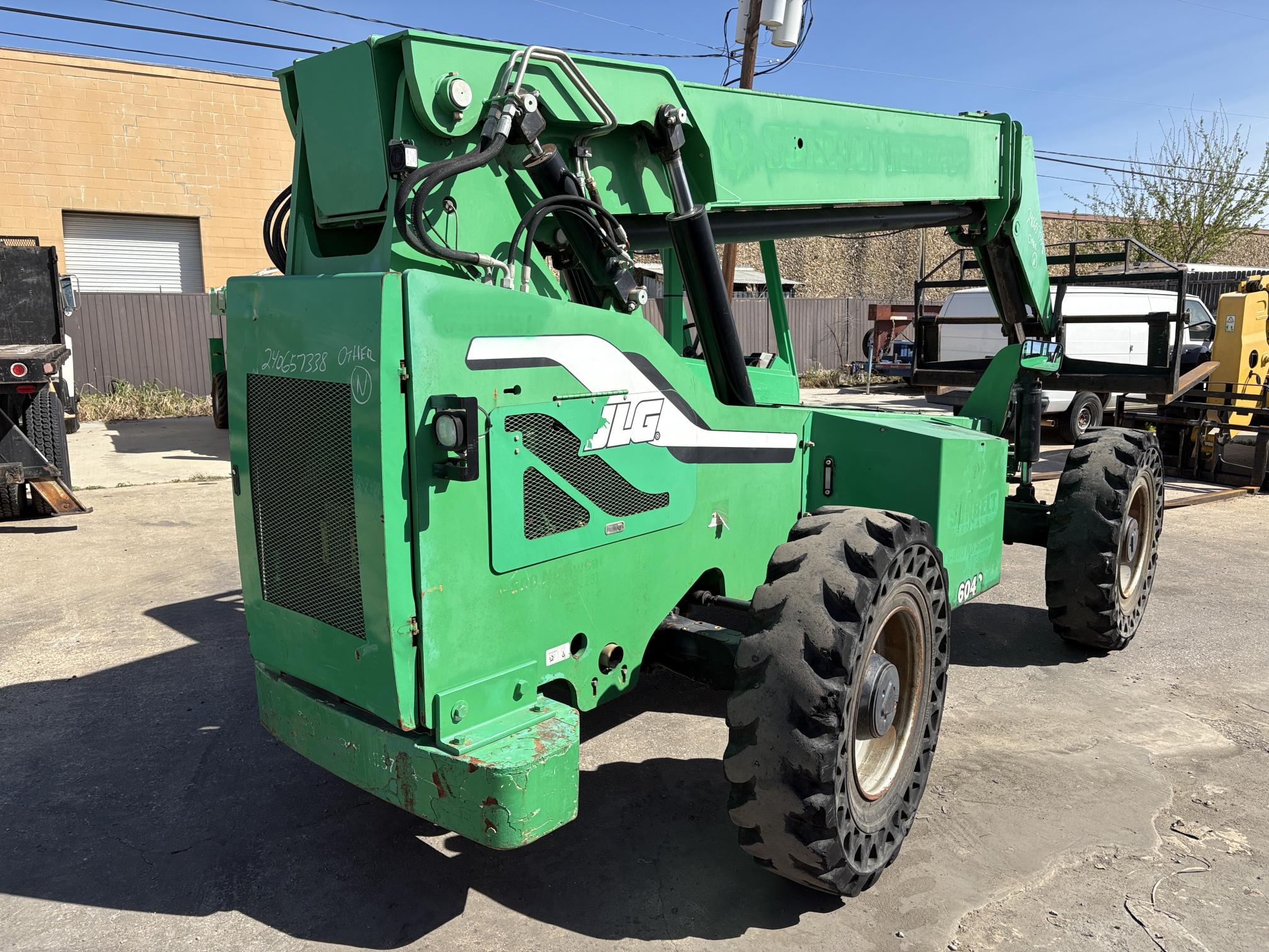 2014 JLG 6042 - Image 5