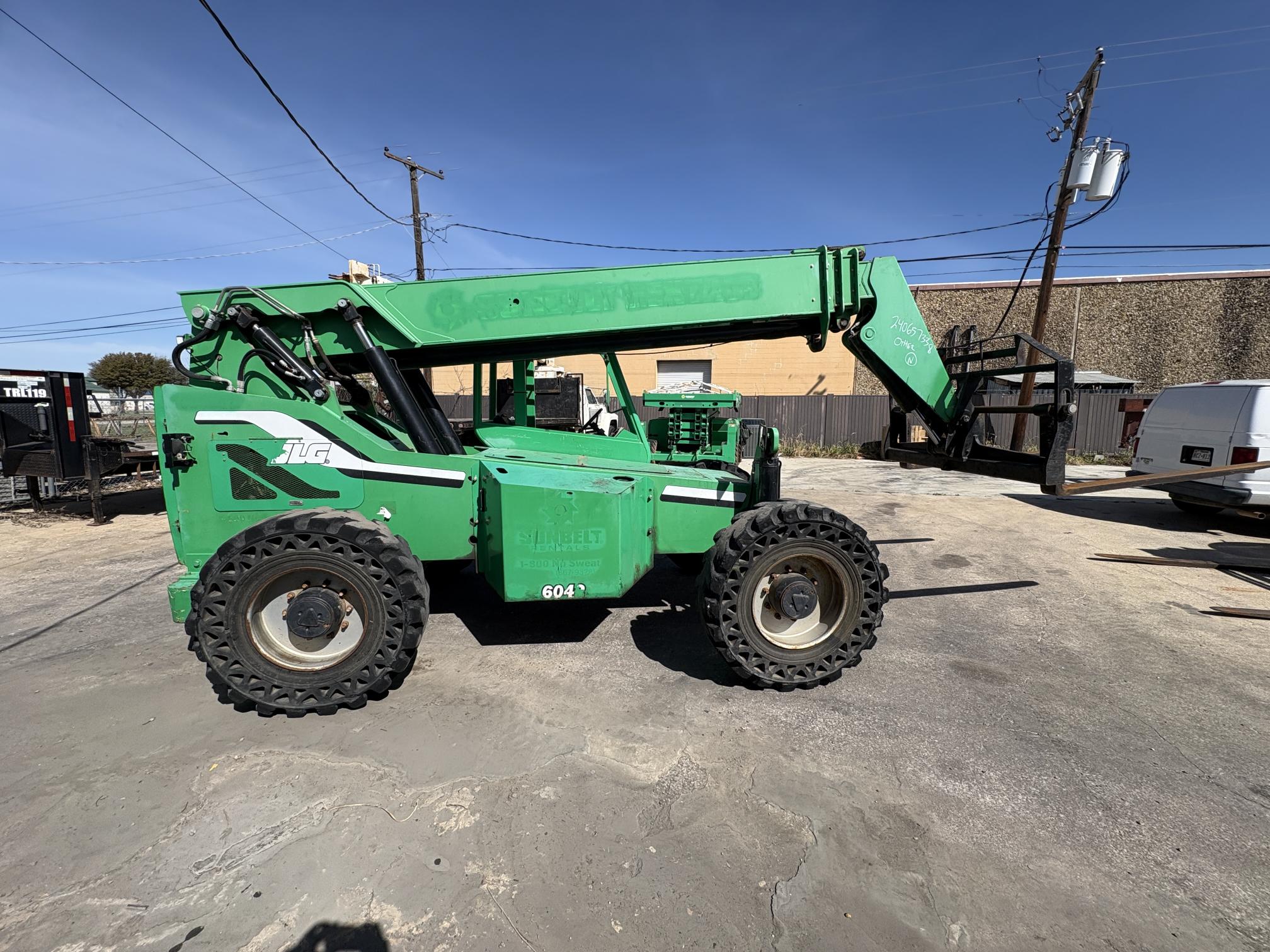 2014 JLG 6042 - Image 6