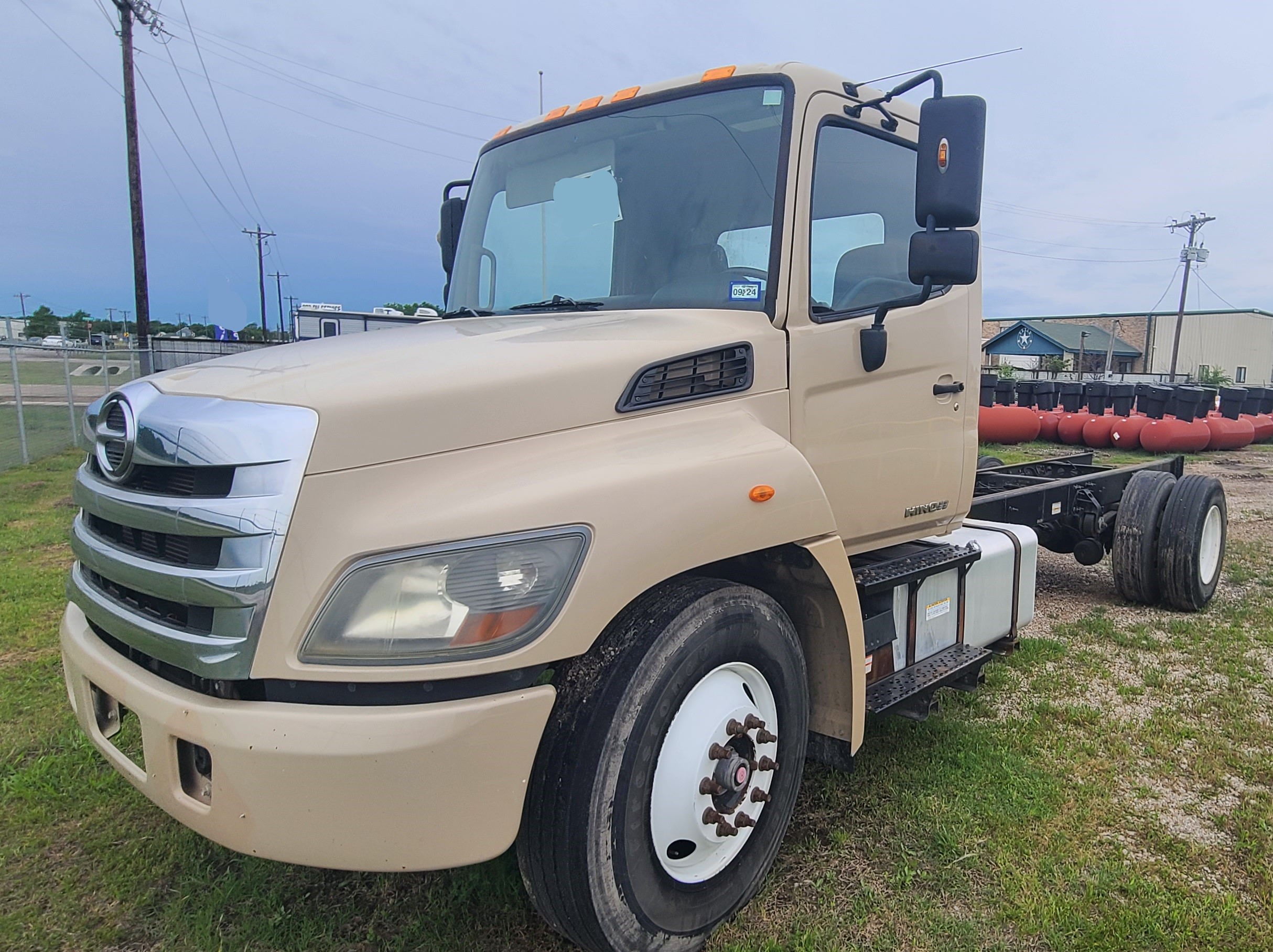 2016 HINO 338 - view 2 of 35