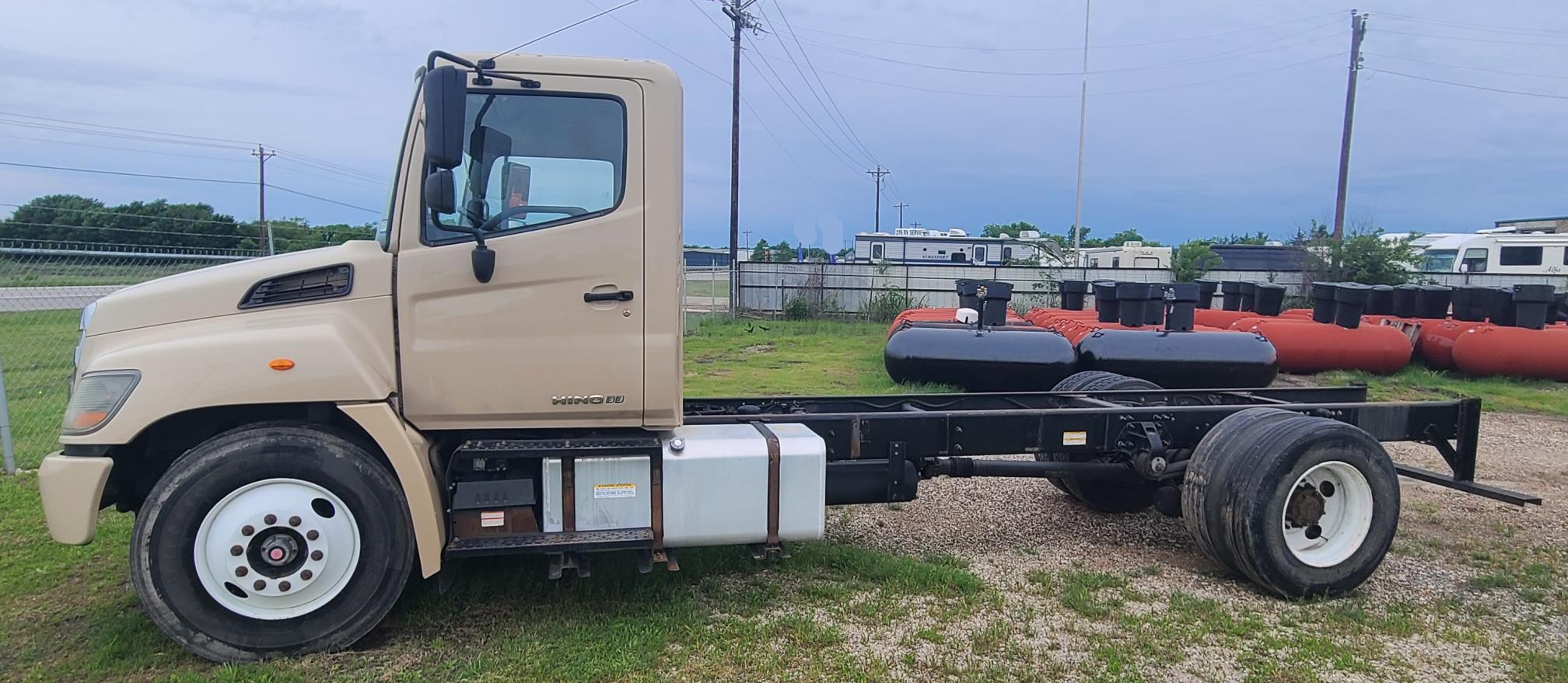 2016 HINO 338 - view 3 of 35