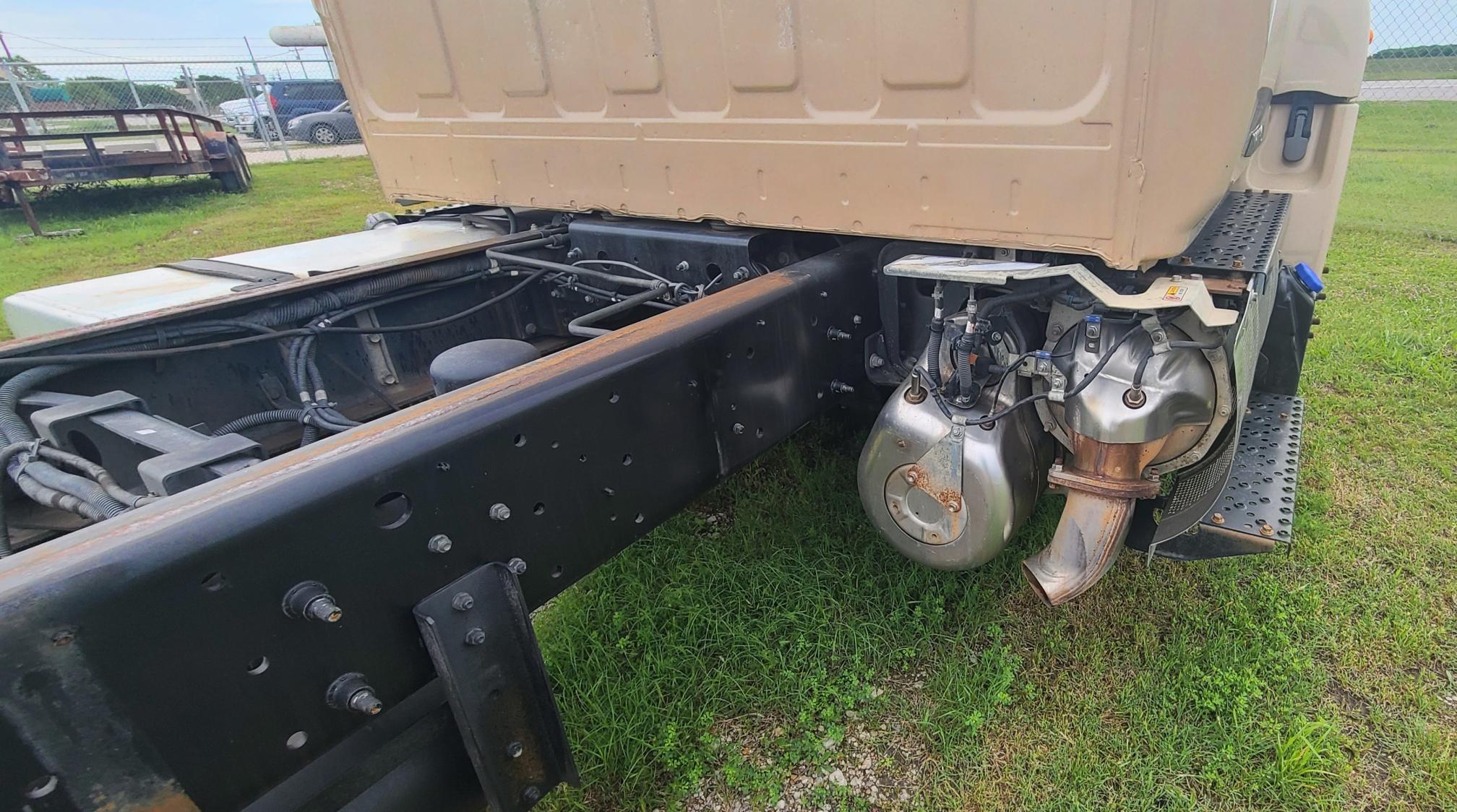 2016 HINO 338 - view 9 of 35