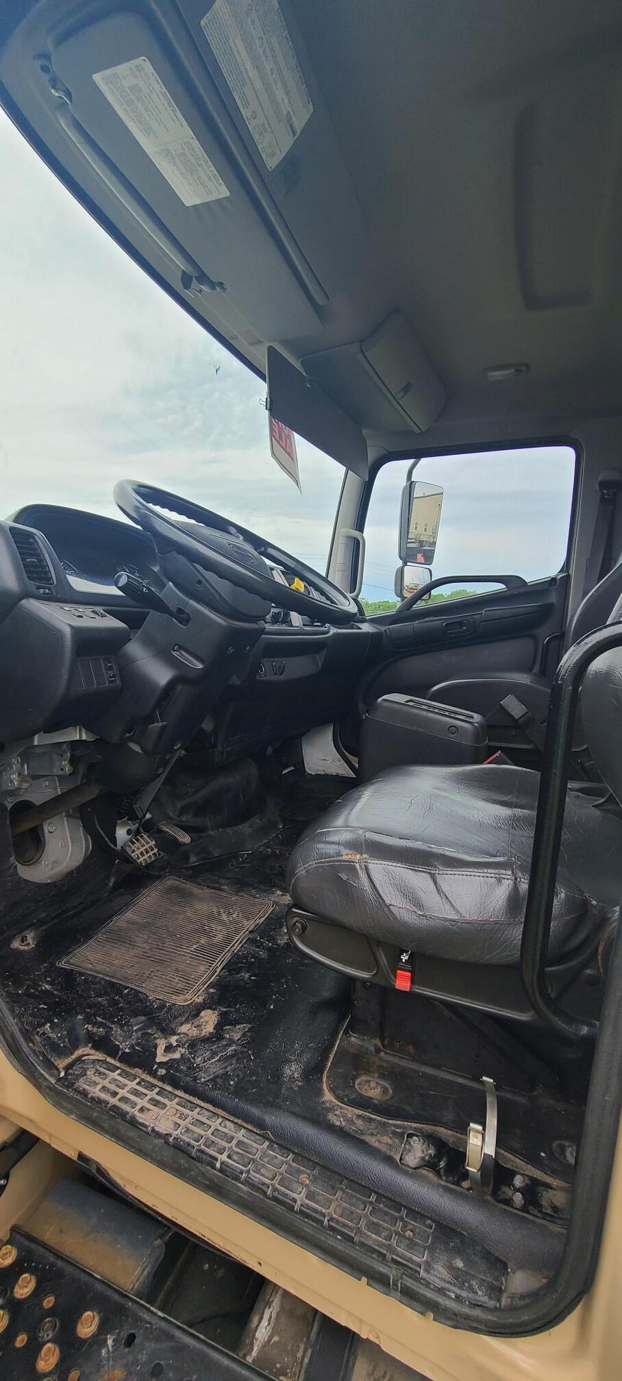 2016 HINO 338 - Image 32