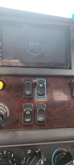 2016 FREIGHTLINER M2-106 - Image 35