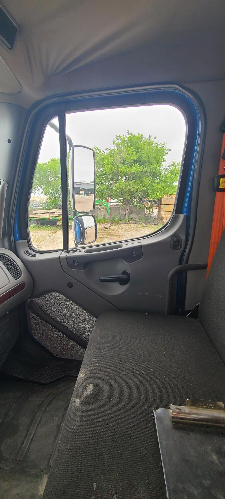 2016 FREIGHTLINER M2-106 - Image 39