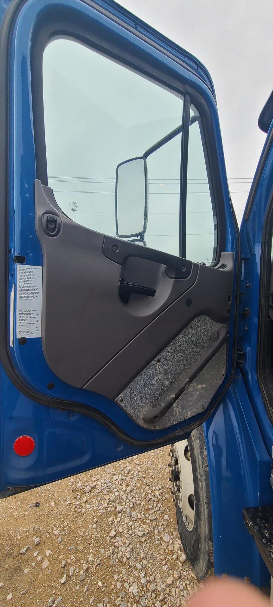 2016 FREIGHTLINER M2-106 - Image 40