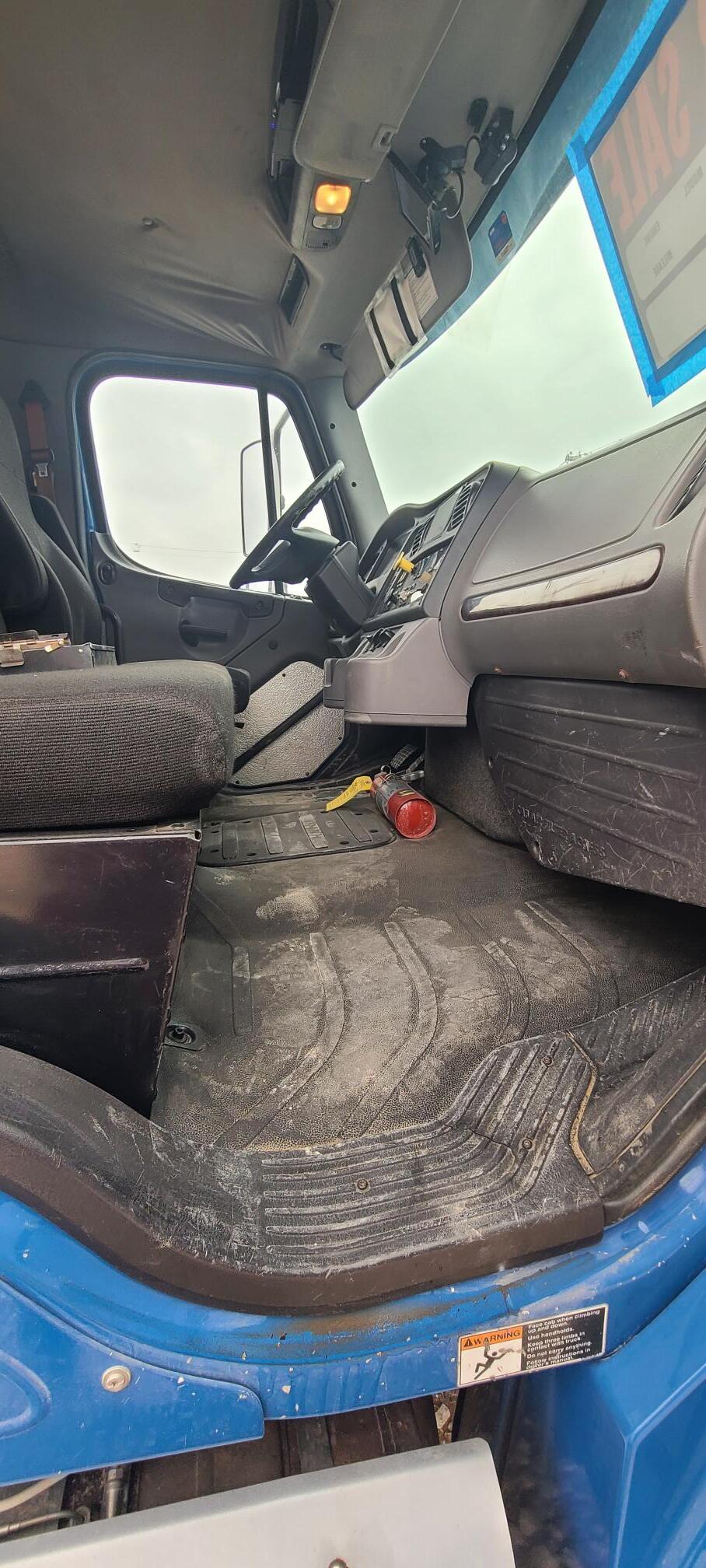 2016 FREIGHTLINER M2-106 - Image 43