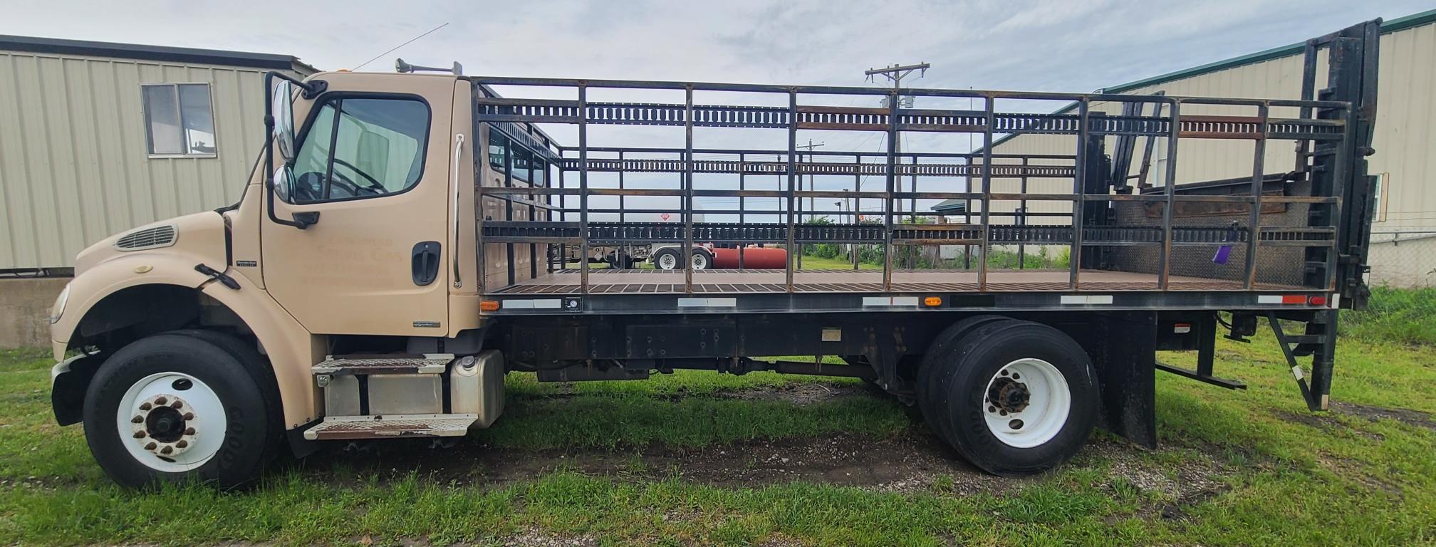 2006 FREIGHTLINER M2 106