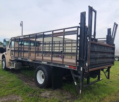 2006 FREIGHTLINER M2 106 - Image 3