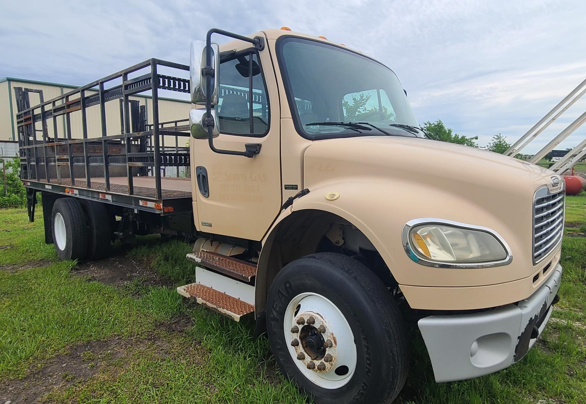 2006 FREIGHTLINER M2 106 - Image 8