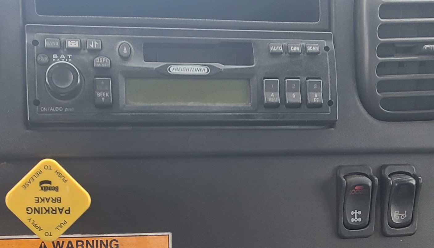 2006 FREIGHTLINER M2 106 - Image 43