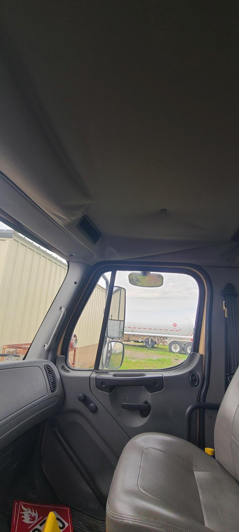 2006 FREIGHTLINER M2 106 - Image 50