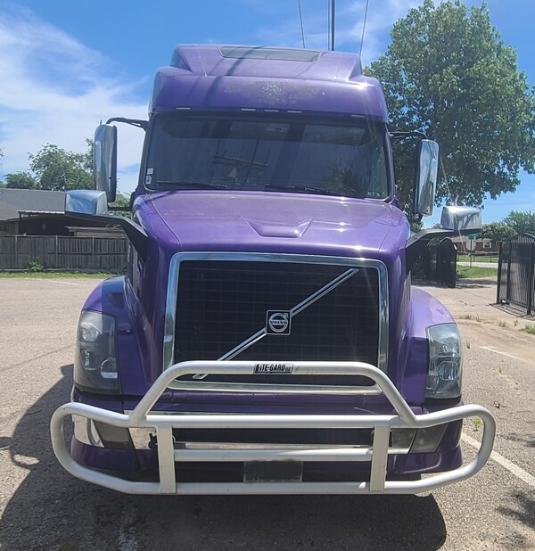 2015 VOLVO VNL64T780