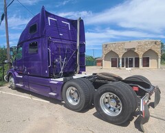 2015 VOLVO VNL64T780 - Image 4