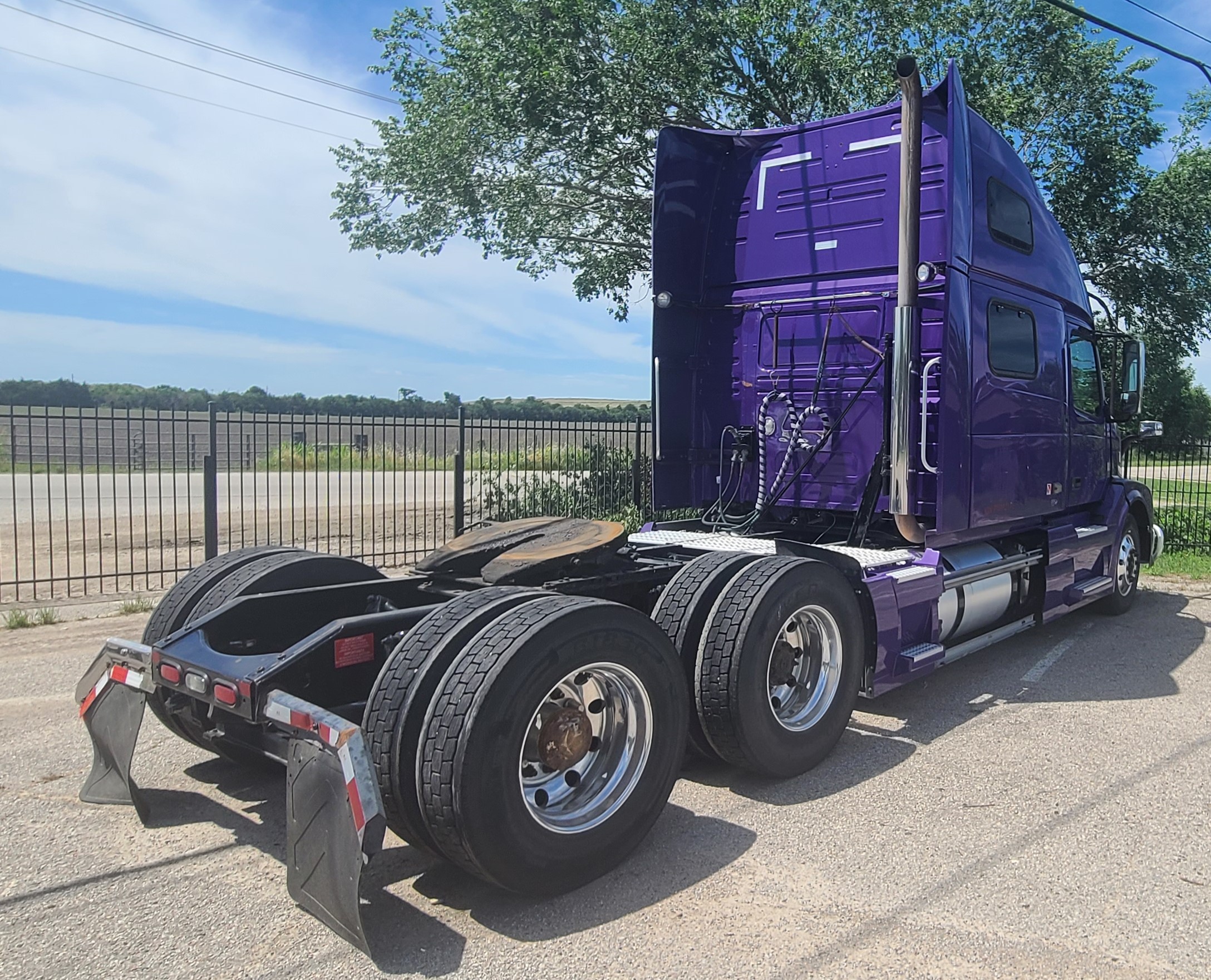2015 VOLVO VNL64T780 - Image 7