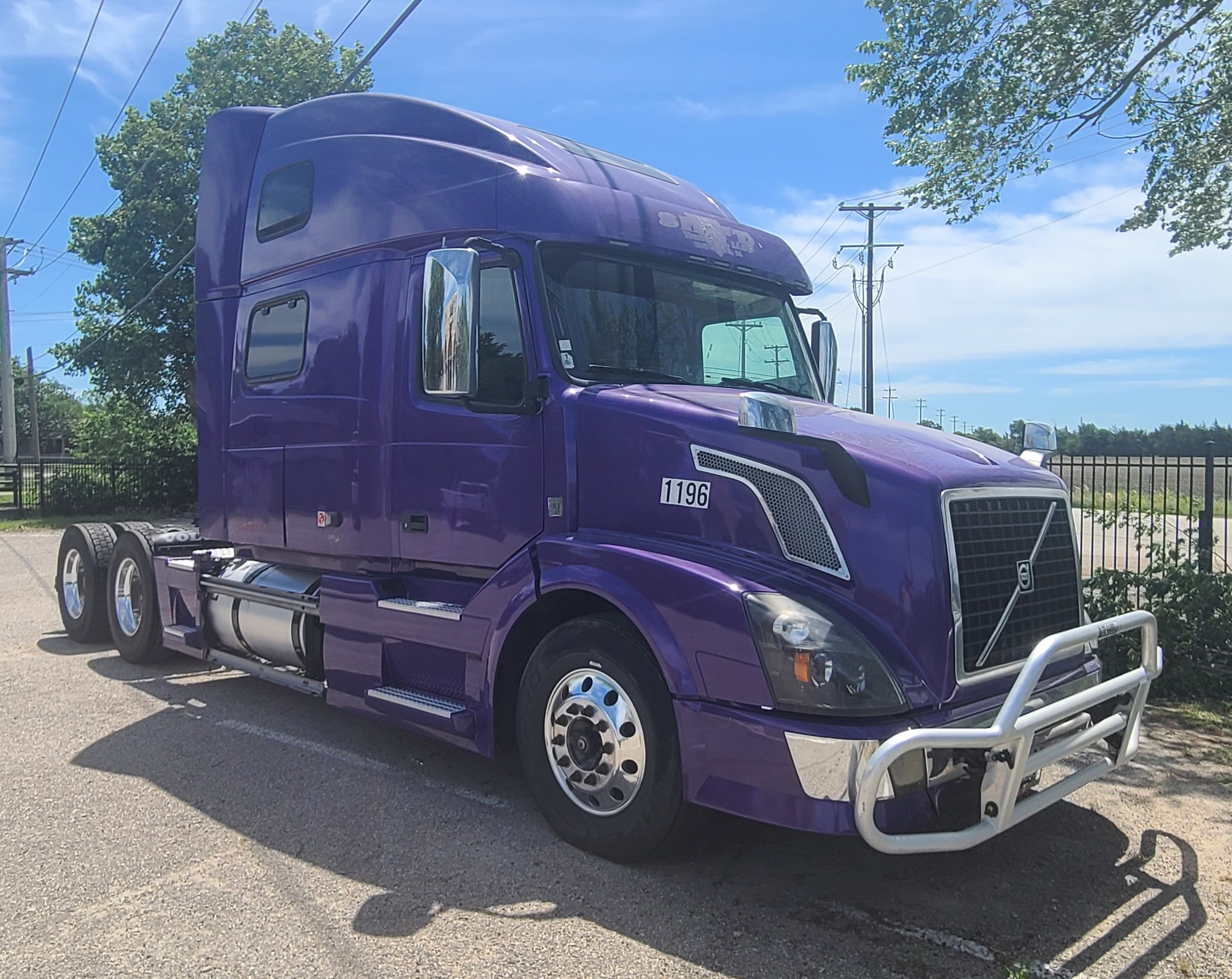 2015 VOLVO VNL64T780 - Image 9