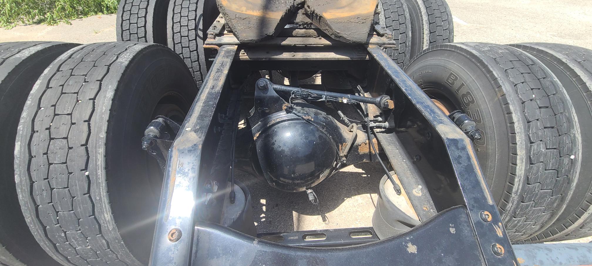 2015 VOLVO VNL64T780 - Image 16