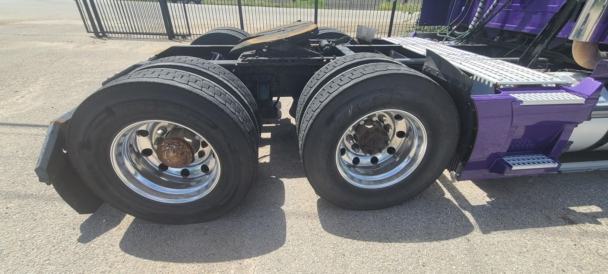 2015 VOLVO VNL64T780 - Image 19