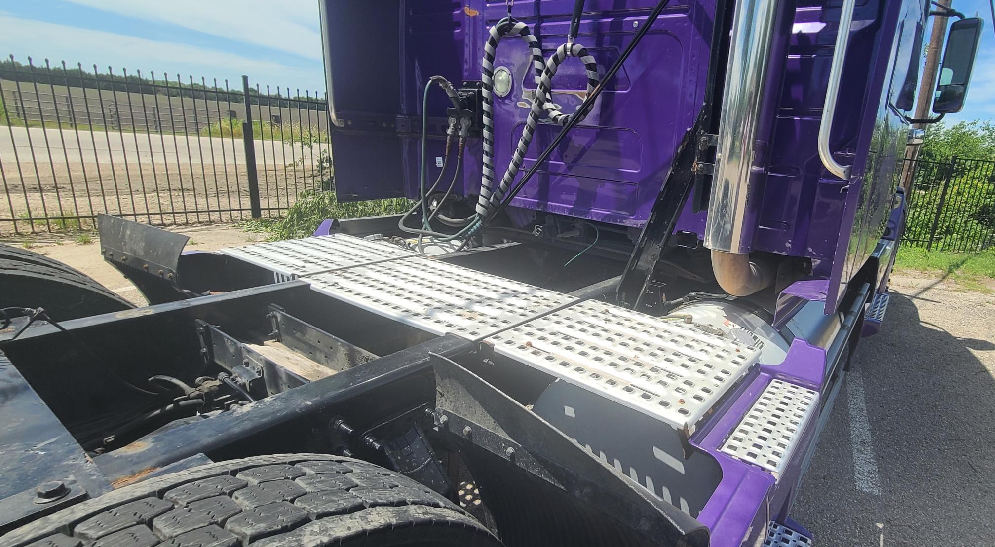 2015 VOLVO VNL64T780 - Image 21