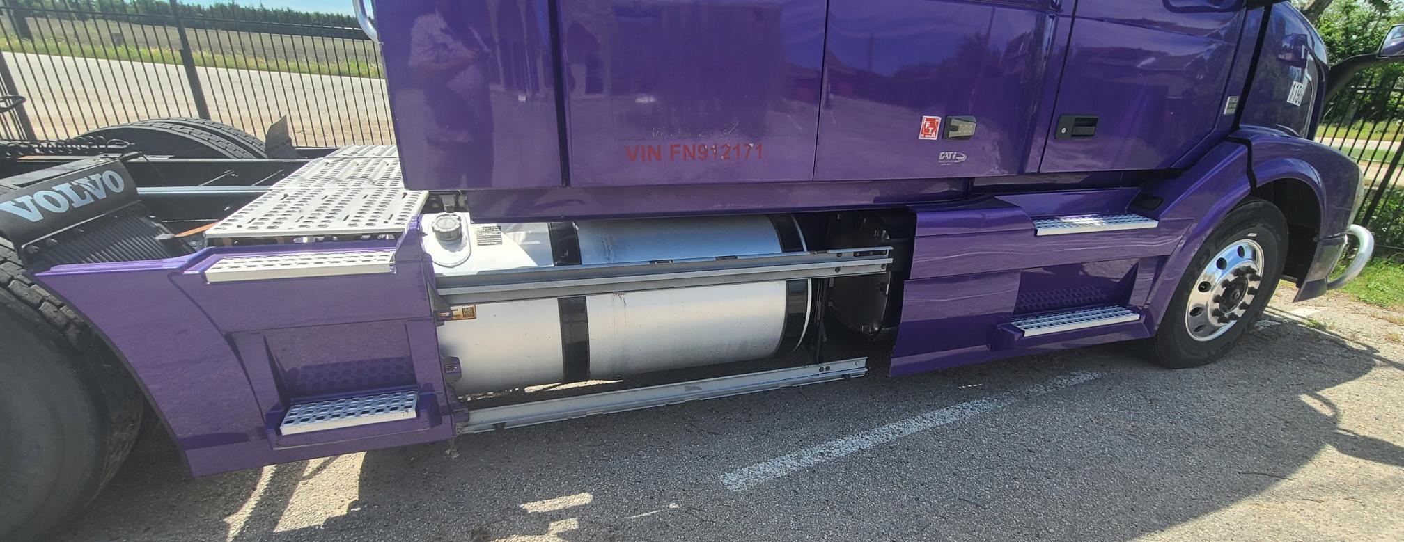 2015 VOLVO VNL64T780 - Image 24