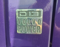 2015 VOLVO VNL64T780 - Image 27